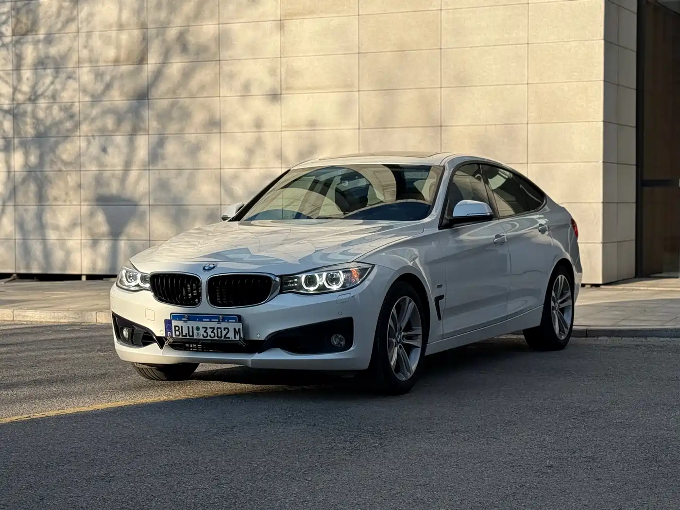 BMW 3 Series GT 2016 320i Design Package