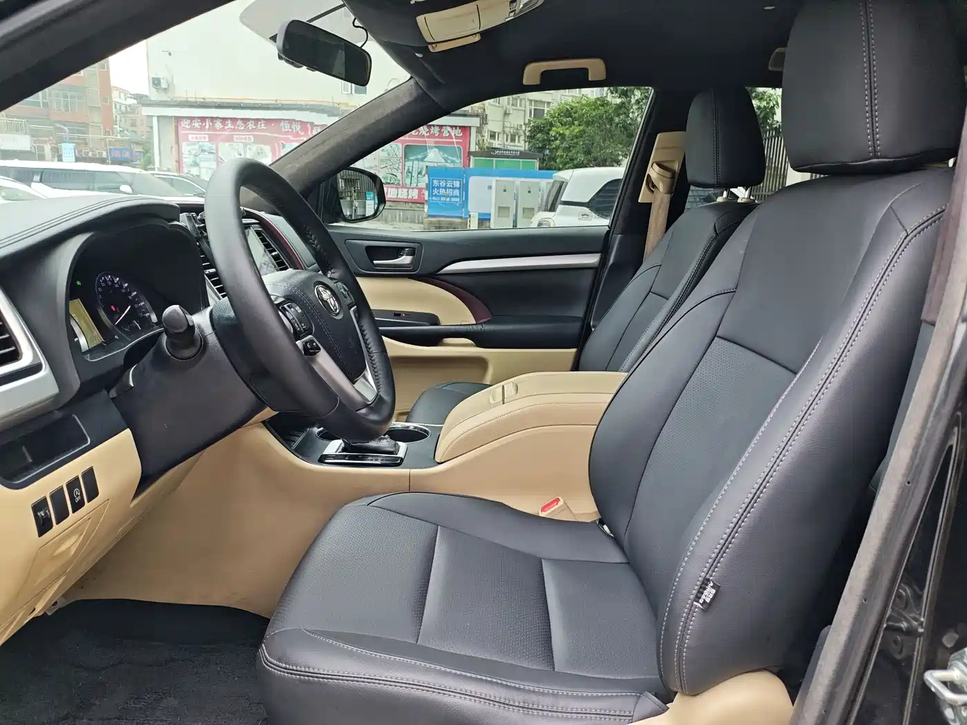 Toyota Highlander 2015 2.0T AWD Elite Edition 7-seater фото 8