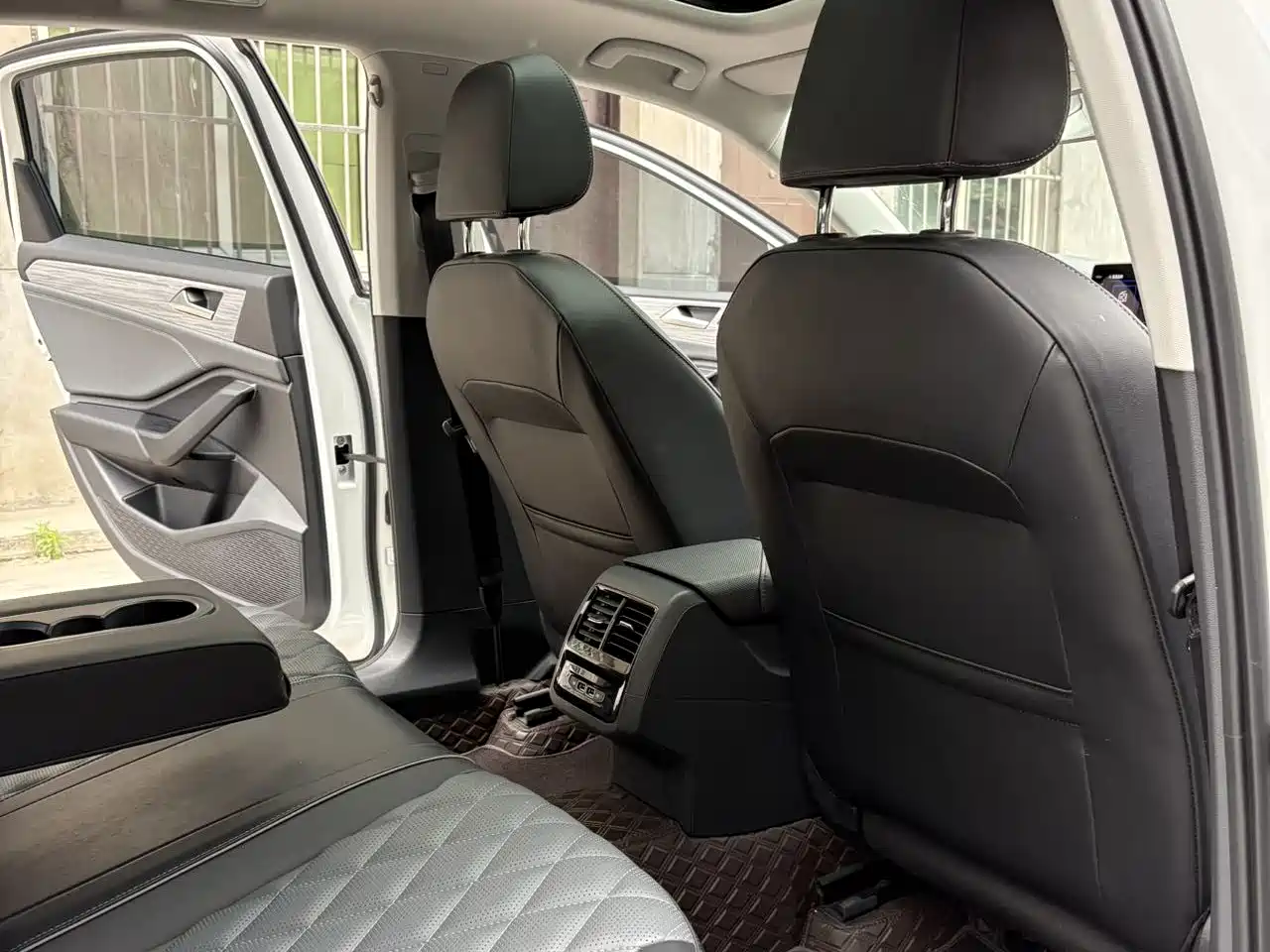 Volkswagen Sagitar 2024 300TSI DSG Surpass Edition фото 11