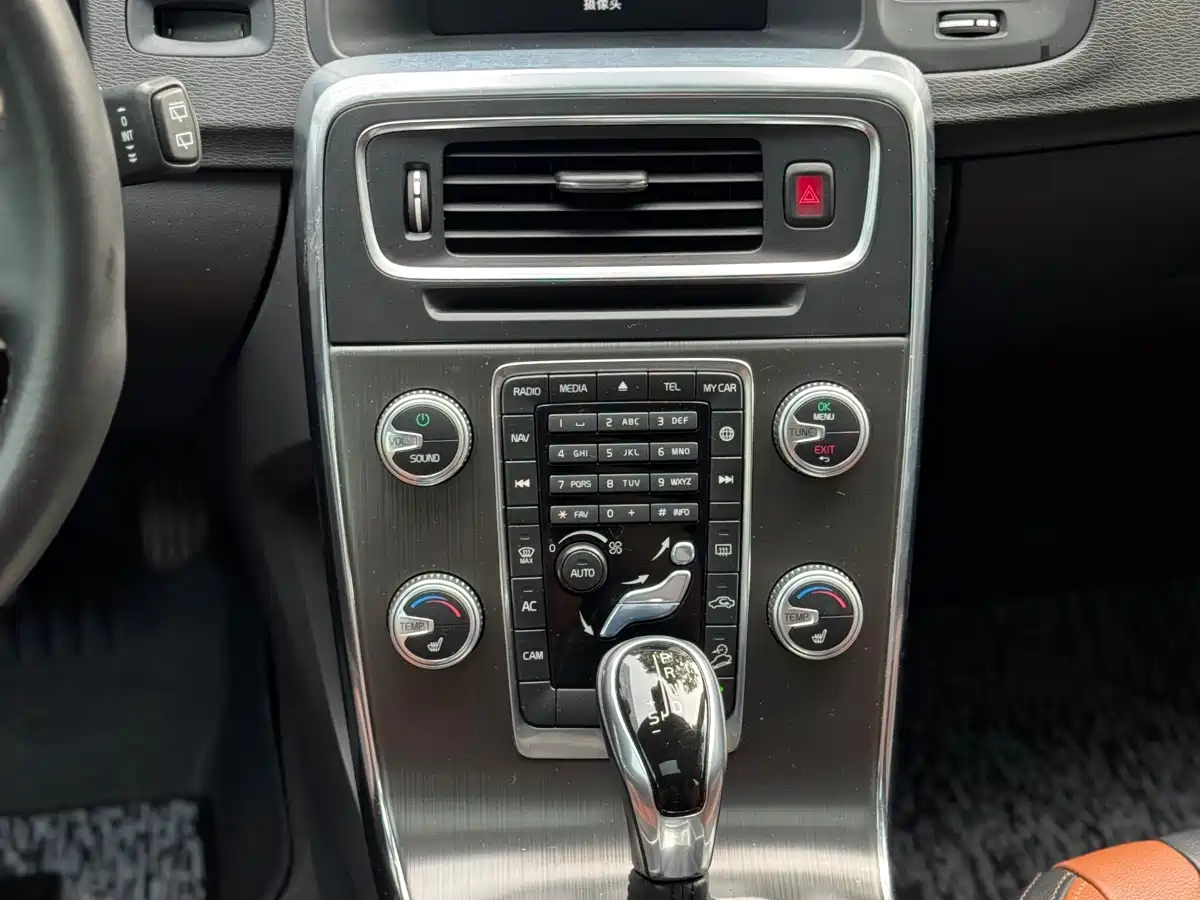 Фото 12 - Volvo V60