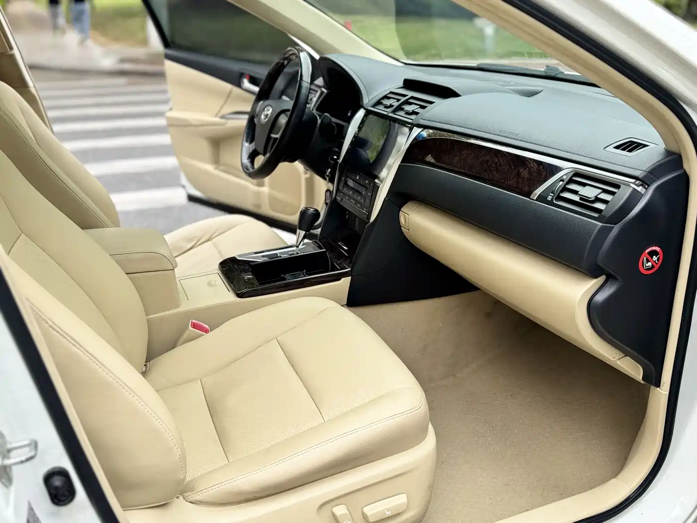 Toyota Camry 2015 2.0G Leading Edition фото 10