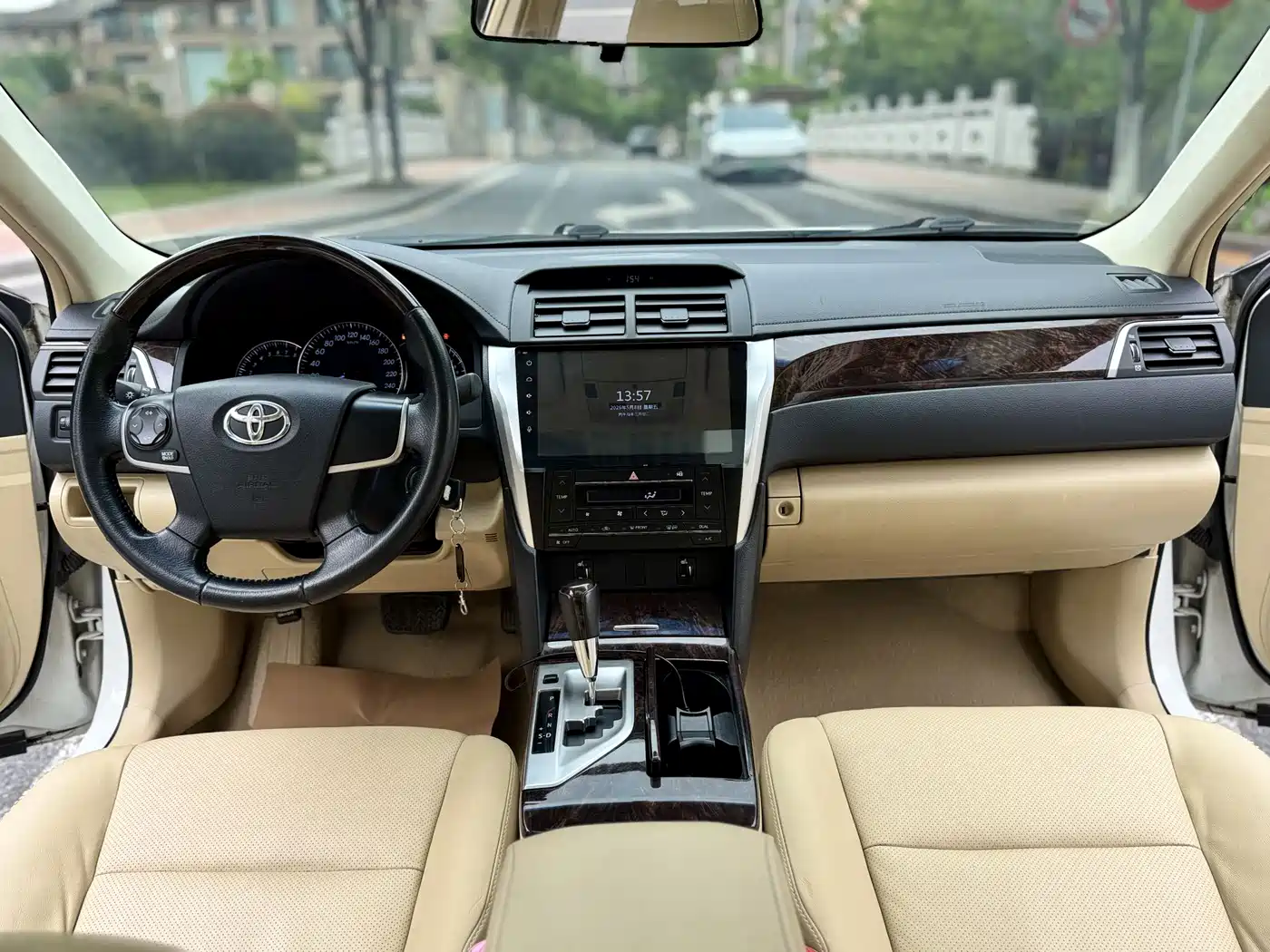 Toyota Camry 2015 2.0G Leading Edition фото 12