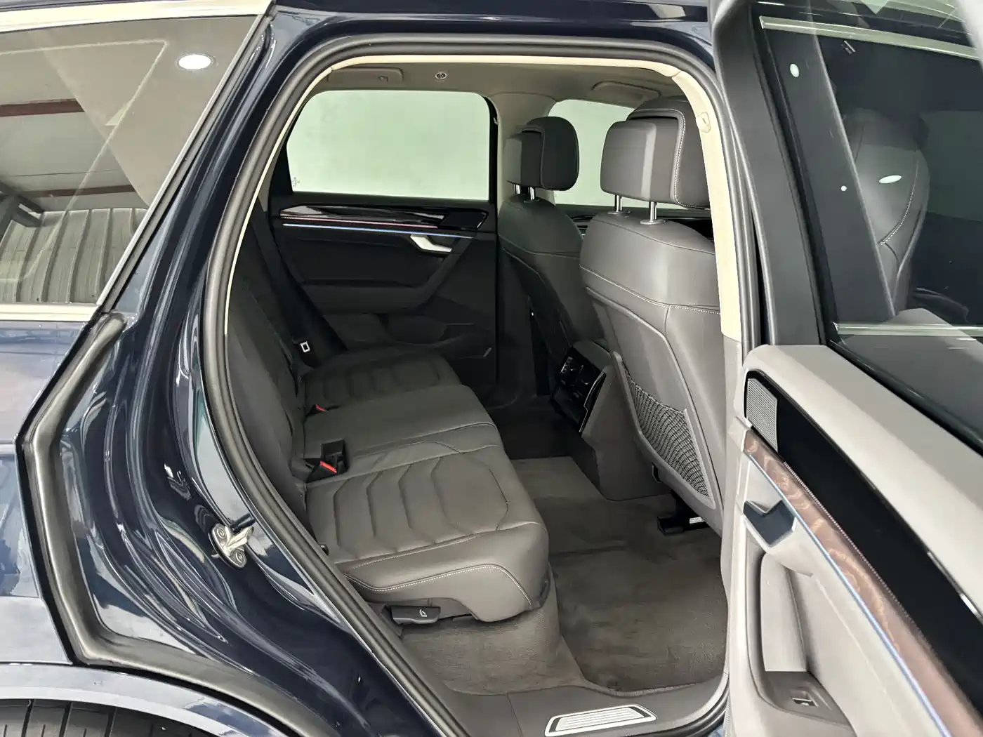 Volkswagen Touareg 2025 Facelift 2.0TSI RY Edition фото 25