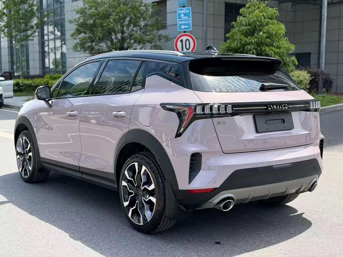 Lynk & Co 06 2021 1.5T Shero Pink Special Edition фото 14