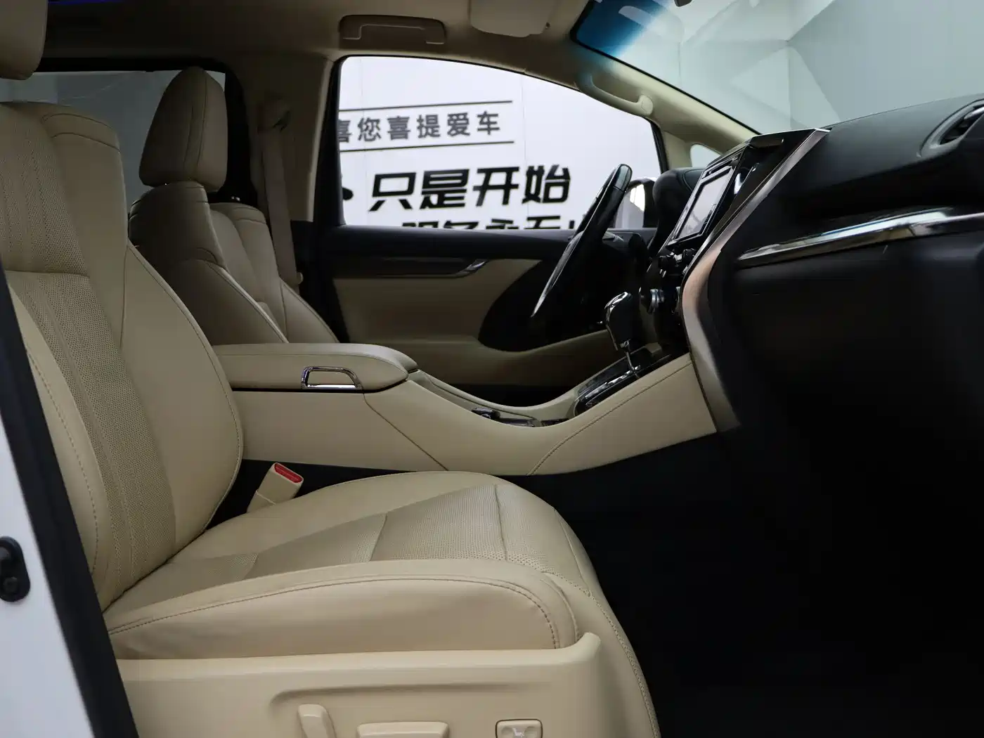 Toyota Alphard 2018 Facelift 3.5L Premium Edition фото 33