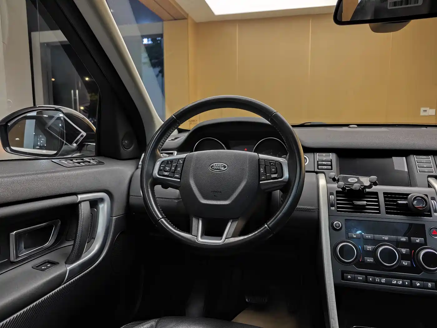 Land Rover Discovery Sport 2017 2.0T HSE фото 14