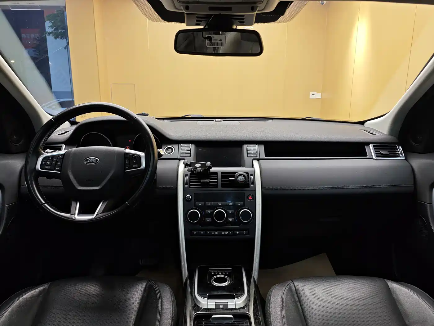 Land Rover Discovery Sport 2017 2.0T HSE фото 19