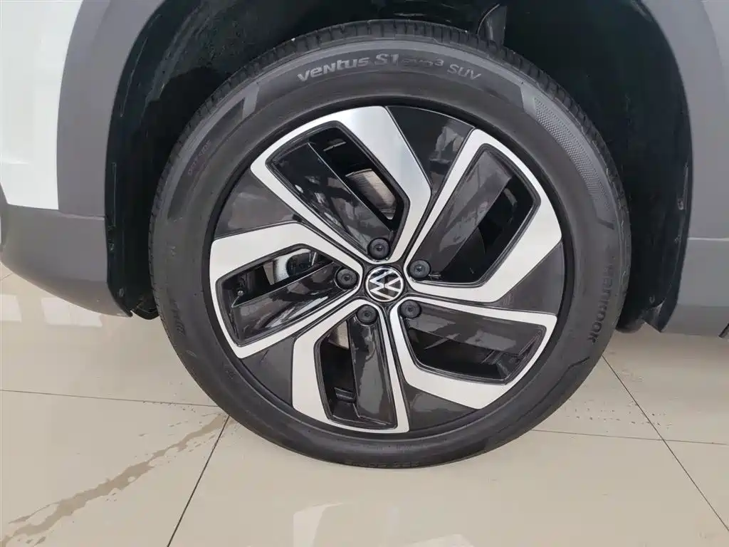 Volkswagen Tharu 2024 300TSI 2WD Full Moon Edition фото 23