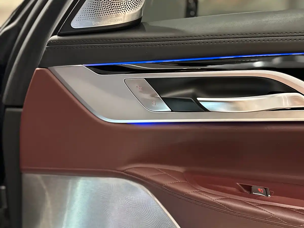 BMW 7 Series 2019 740Li xDrive Executive M Sport Package фото 8