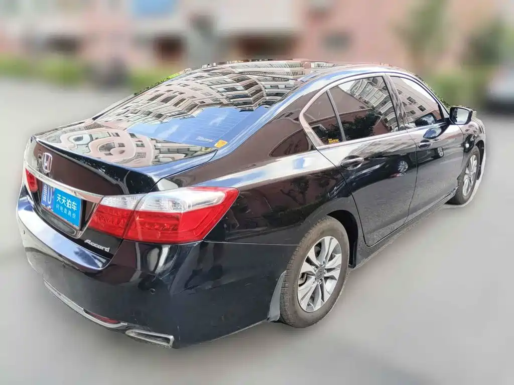 Фото 5 - Honda Accord
