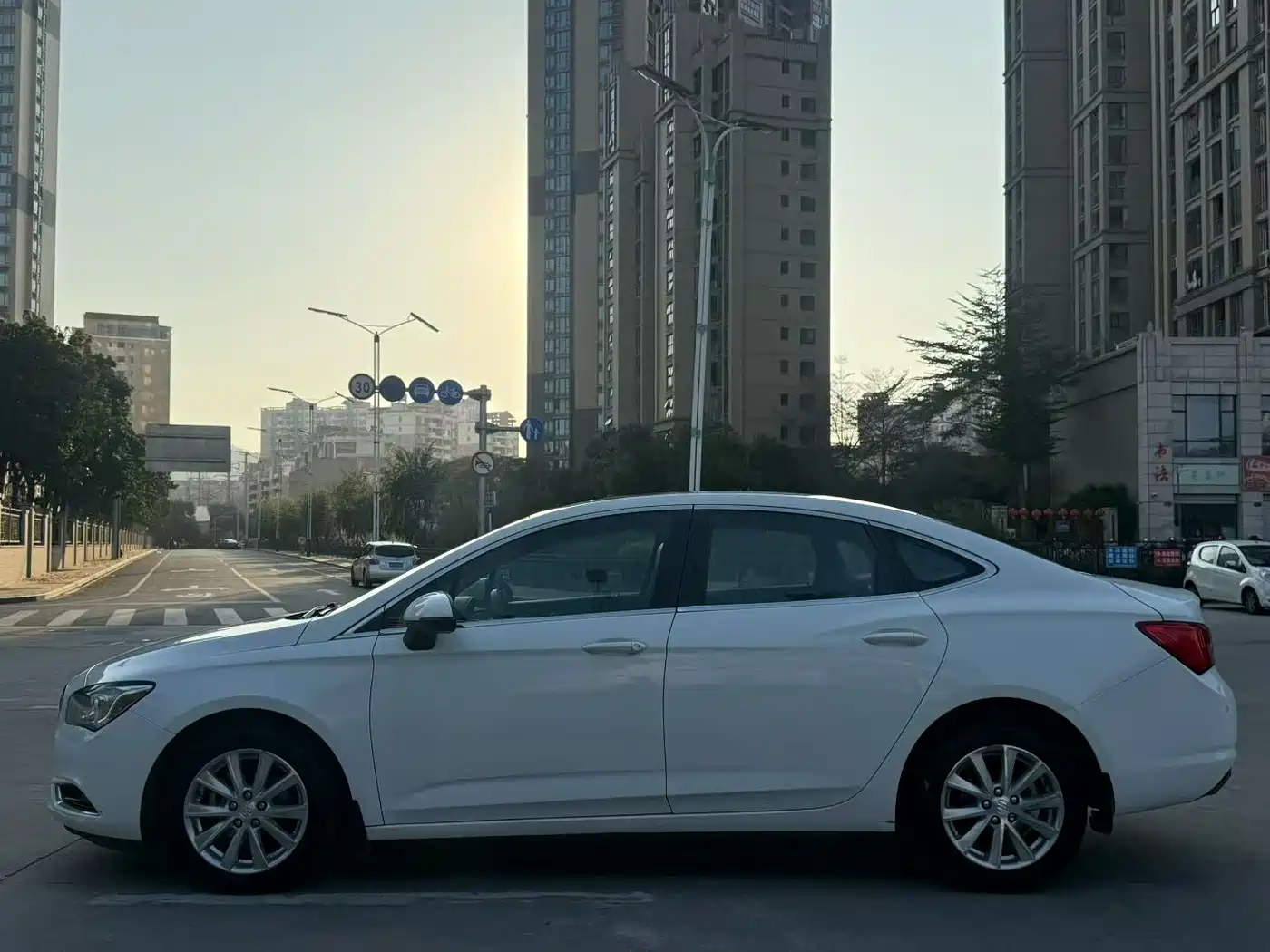 Buick Verano 2015 Sedan 20T Dual-clutch Leading фото 4