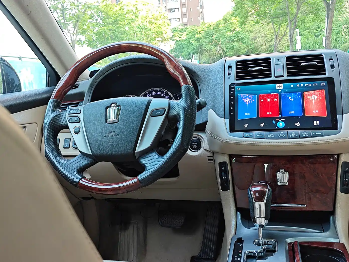 Toyota Crown 2012 2.5L Royal Leather Edition фото 7