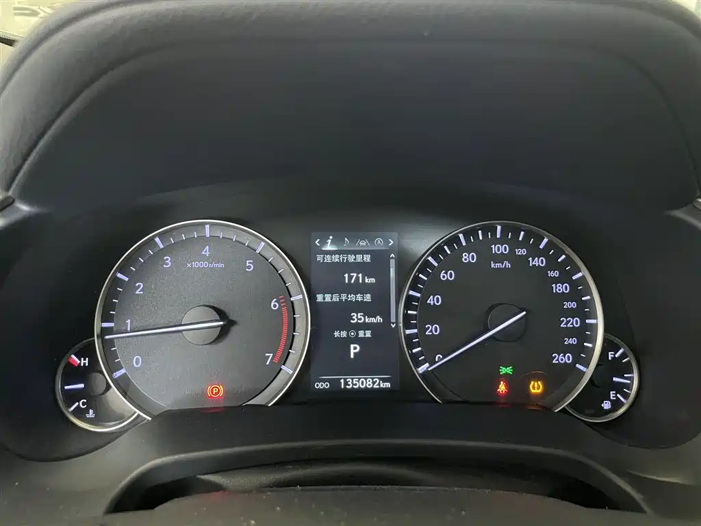 Фото 4 - Lexus RX