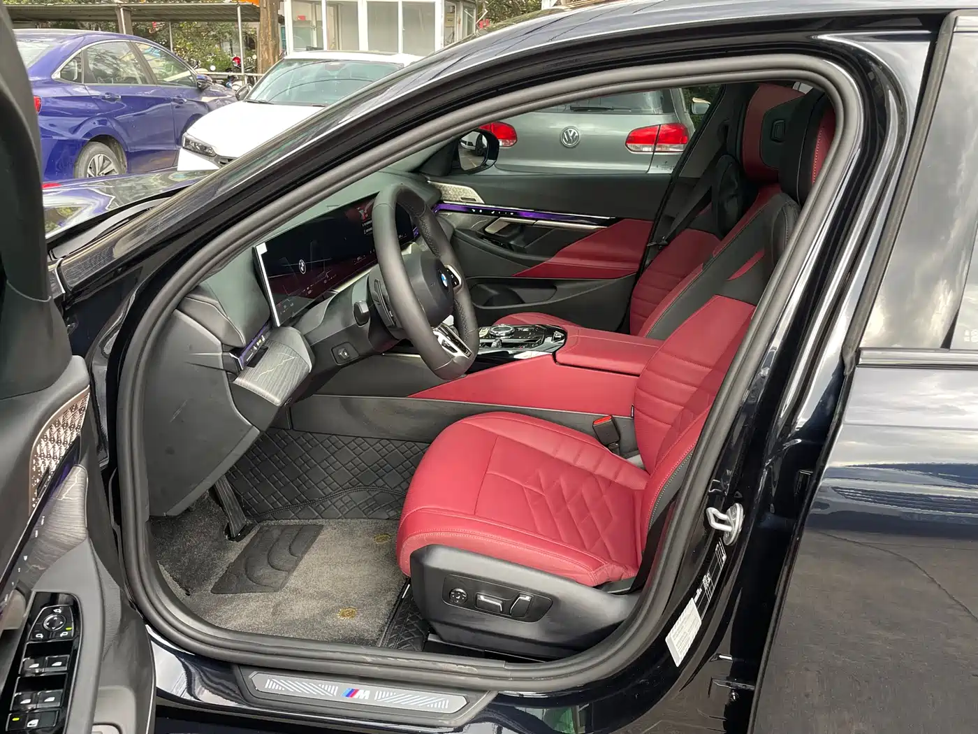BMW 5 Series 2026 530Li Exclusive M Sport Package фото 11