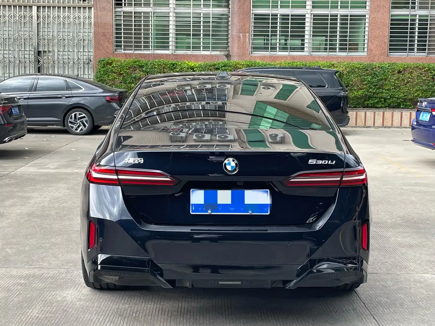 BMW 5 Series 2026 530Li Exclusive M Sport Package фото 5