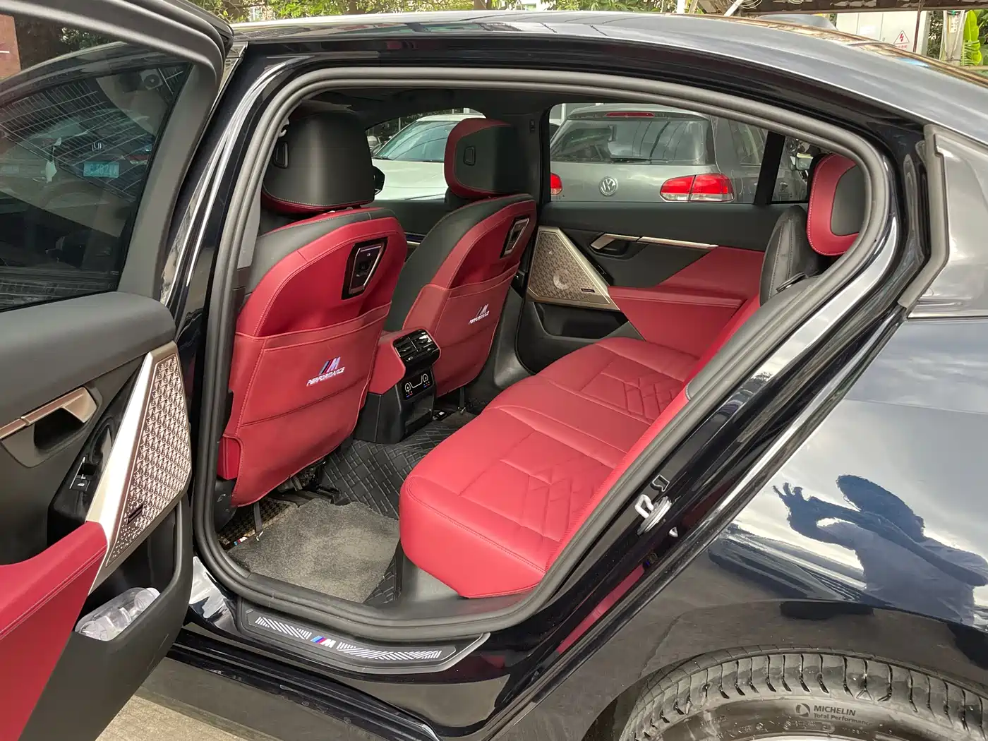 BMW 5 Series 2026 530Li Exclusive M Sport Package фото 12
