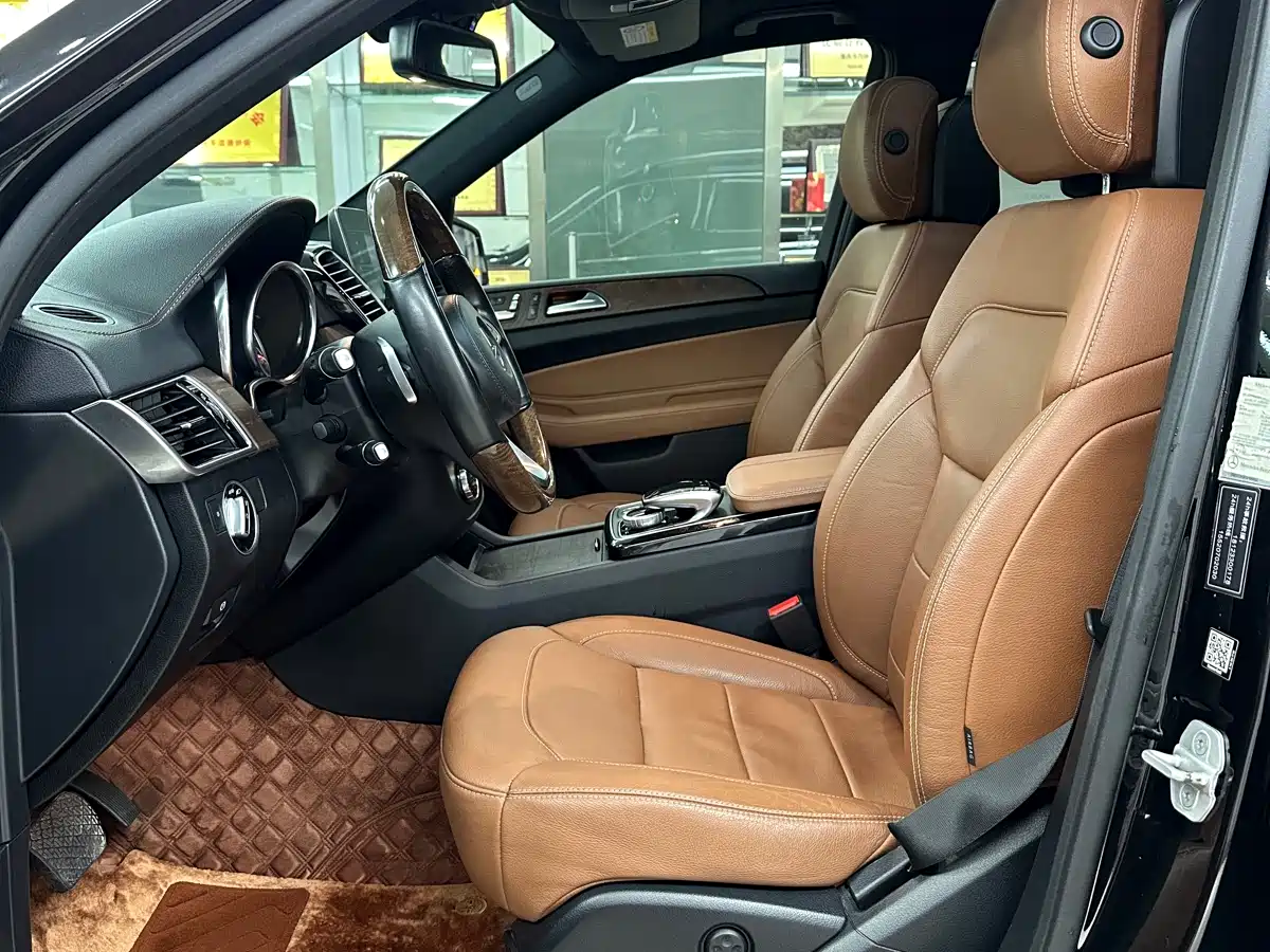 Mercedes-Benz GLS 2016 GLS 400 4MATIC Luxury фото 9