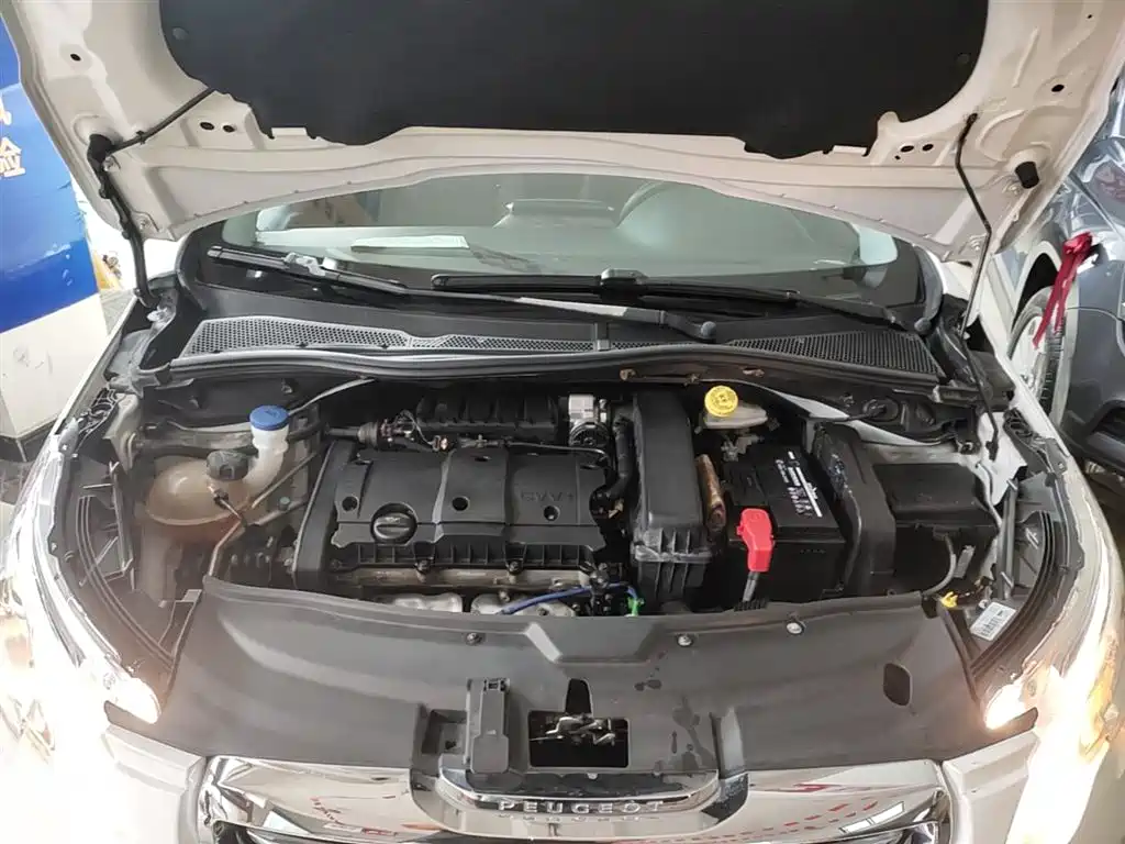 Peugeot 2008 2014 1.6L Automatic Navigation Edition фото 19