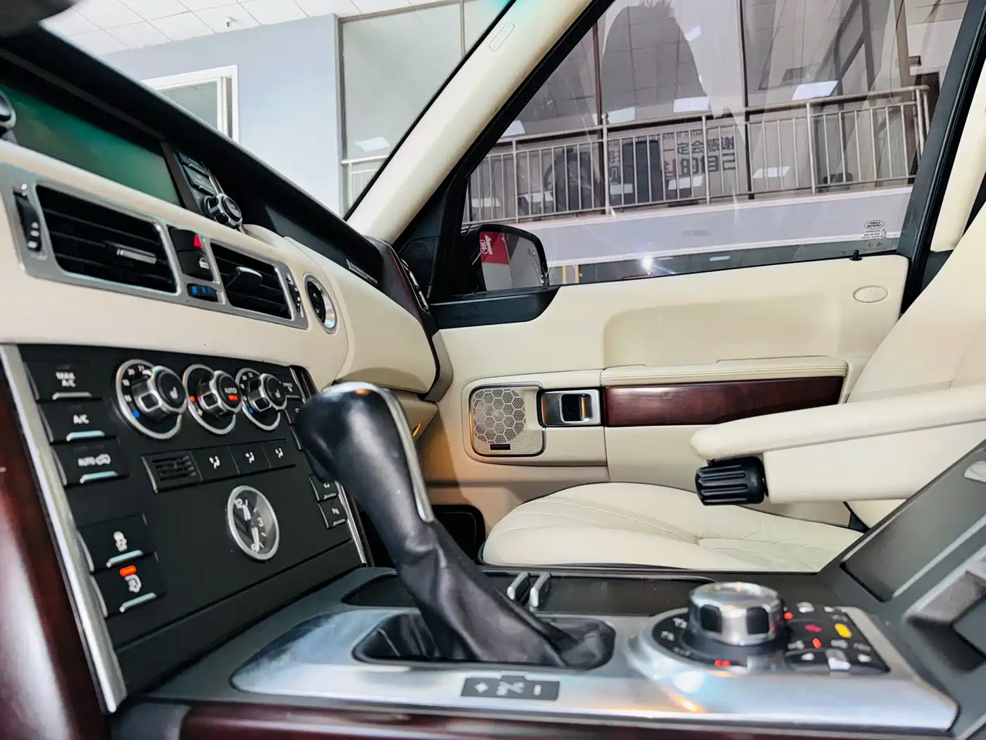Land Rover Range Rover 2012 5.0 NA V8 фото 10