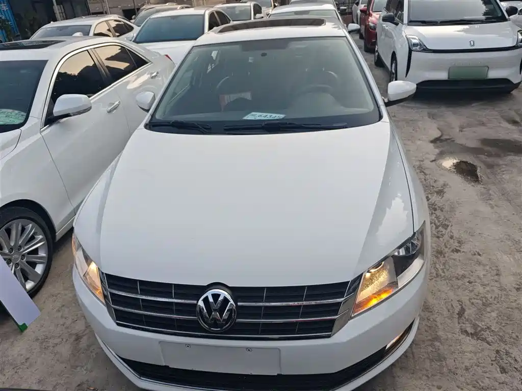 Volkswagen Lavida Tour 2013 1.6L Automatic Comfort фото 3
