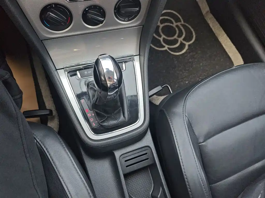 Volkswagen Lavida Tour 2013 1.6L Automatic Comfort фото 14
