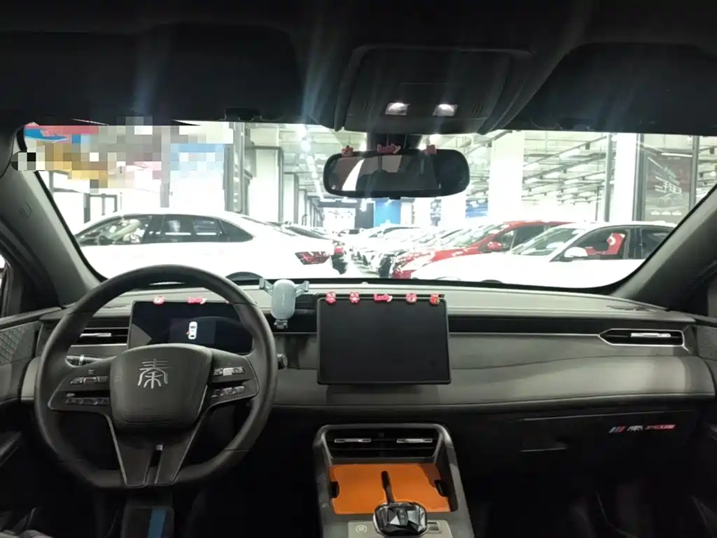 BYD Qin PLUS 2025 DM-i Smart Drive 55KM Leader фото 10