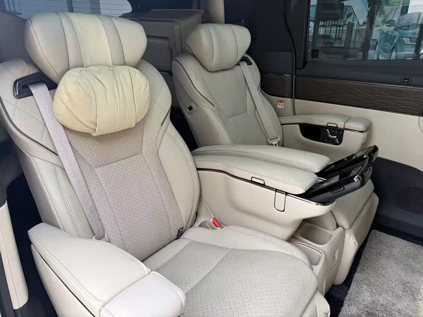 Toyota Vellfire 2024 Crown Hybrid 2.5L Executive Premium Edition фото 9