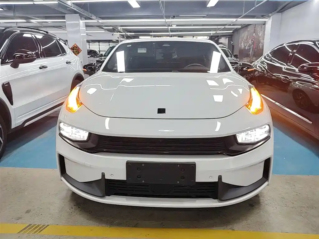 Фото 3 - Lynk & Co 03