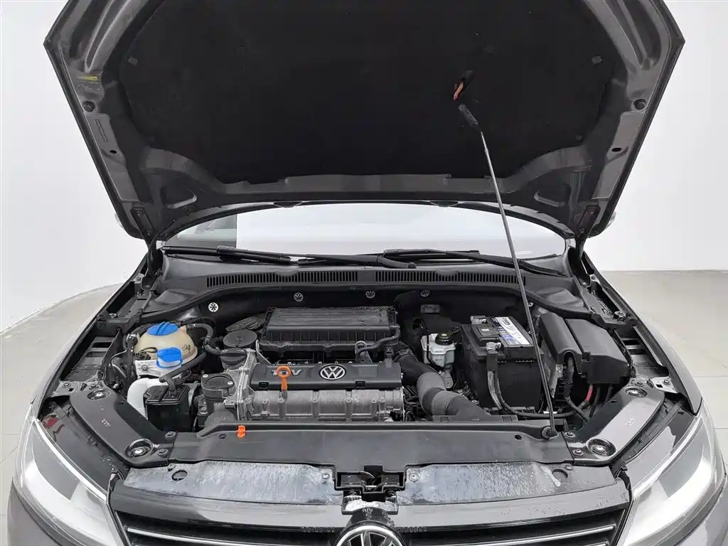Volkswagen Sagitar 2014 Facelift 1.6L Manual Leading Version фото 6