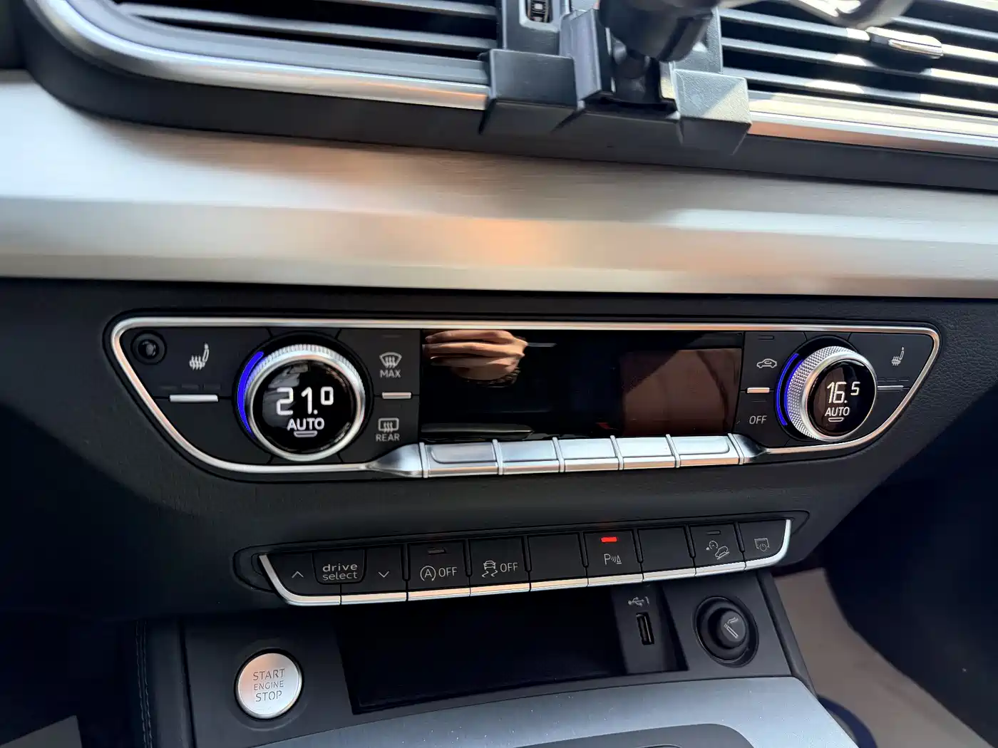 Audi Q5L 2020 Facelift 40 TFSI Honor Fashion фото 6