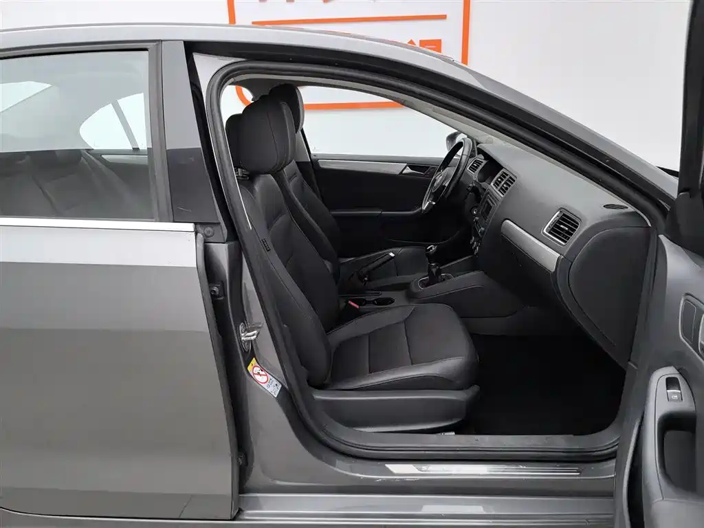 Volkswagen Sagitar 2014 Facelift 1.6L Manual Leading Version фото 23