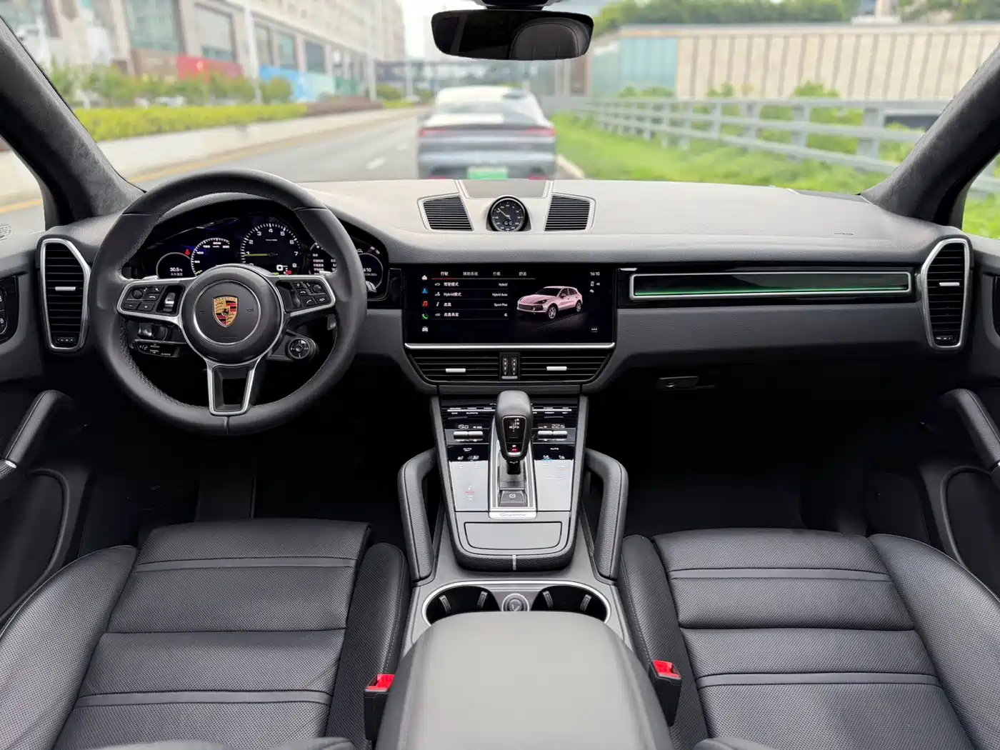 Porsche Cayenne New Energy 2022 Cayenne E-Hybrid 2.0T Platinum Edition фото 8