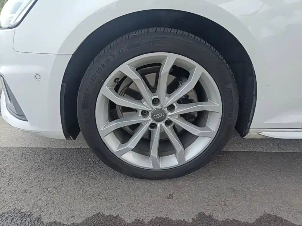 Фото 23 - Audi A4L