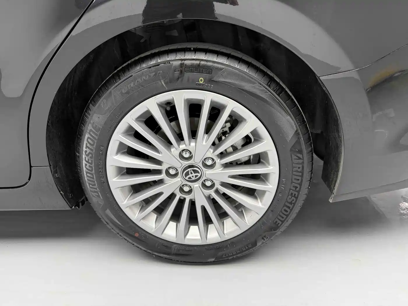 Toyota Camry 2026 Hybrid 2.0HE Elite Edition фото 15