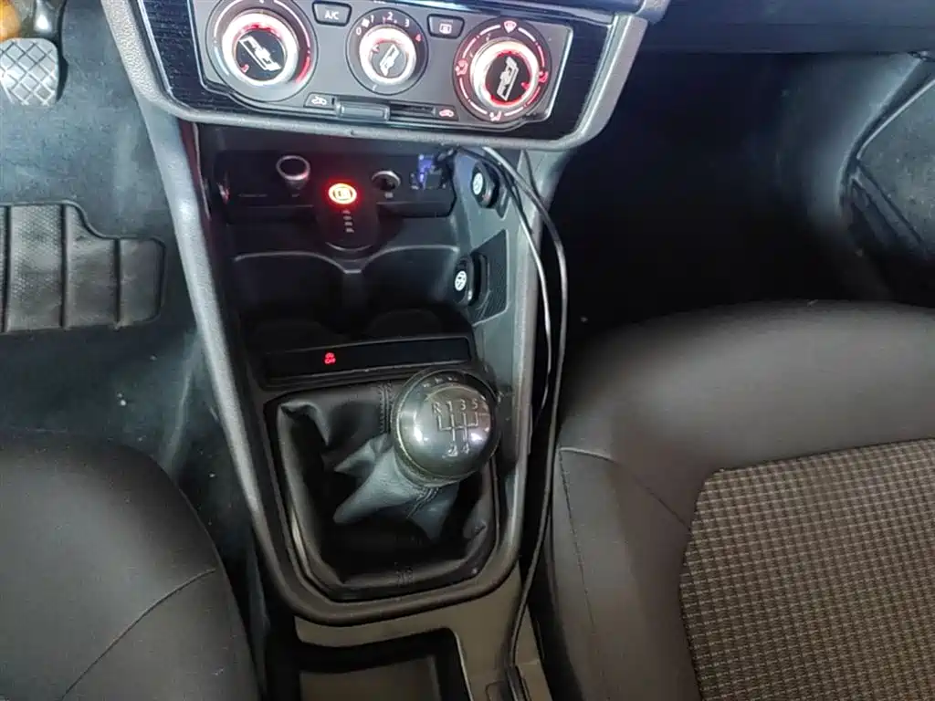 Volkswagen Santana 2018 1.5L Manual Trend Edition фото 14