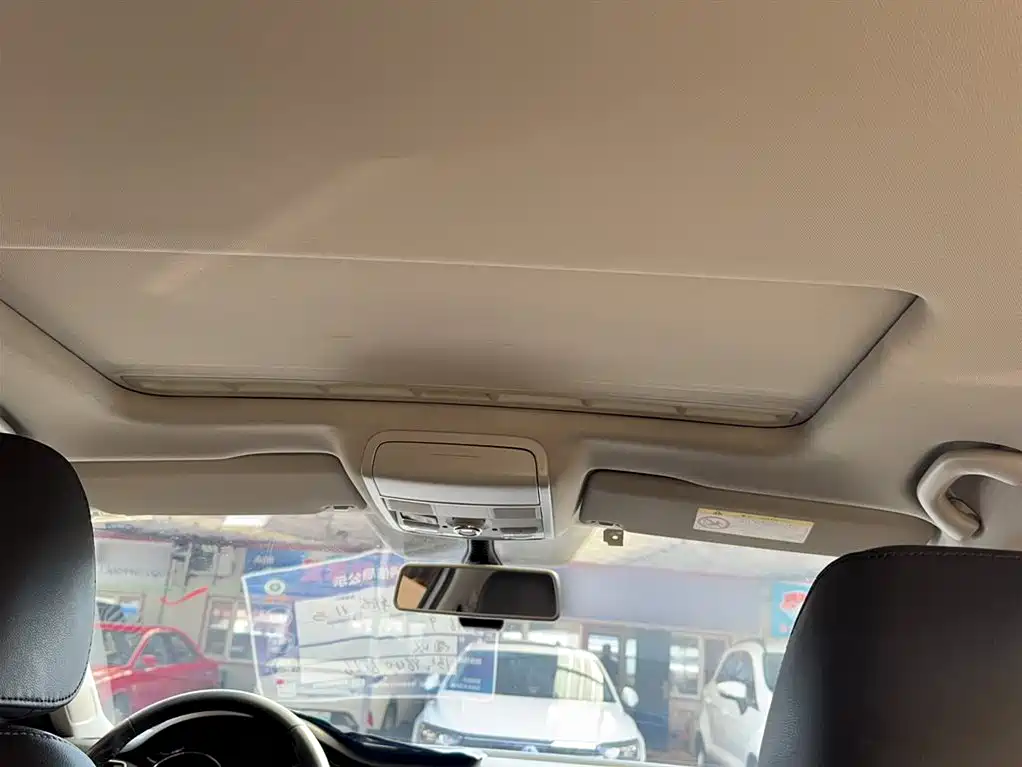 Volkswagen Sagitar 2015 1.6L Manual Comfort фото 8
