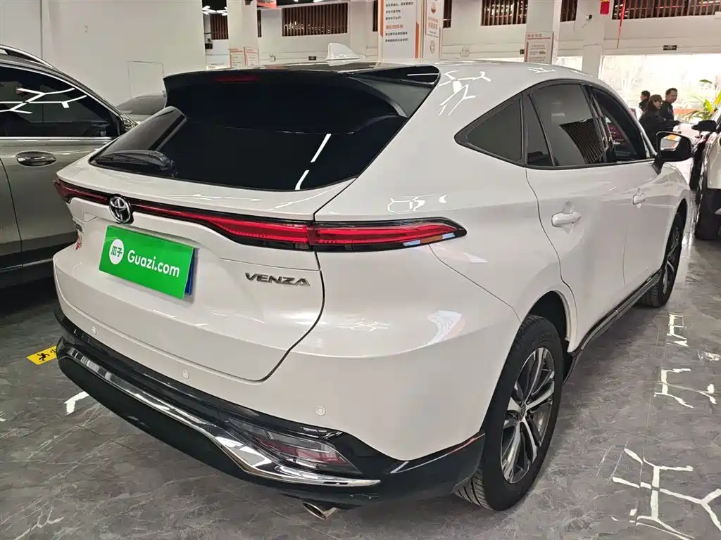 Toyota Venza 2023 2.0L CVT FWD Luxury фото 7