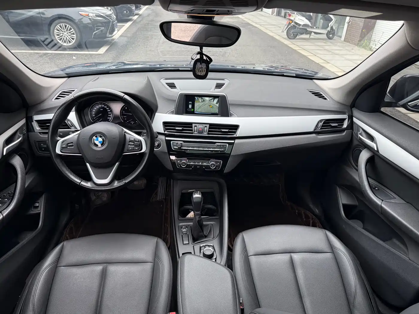 BMW X1 2019 sDrive20Li Leading Model фото 5