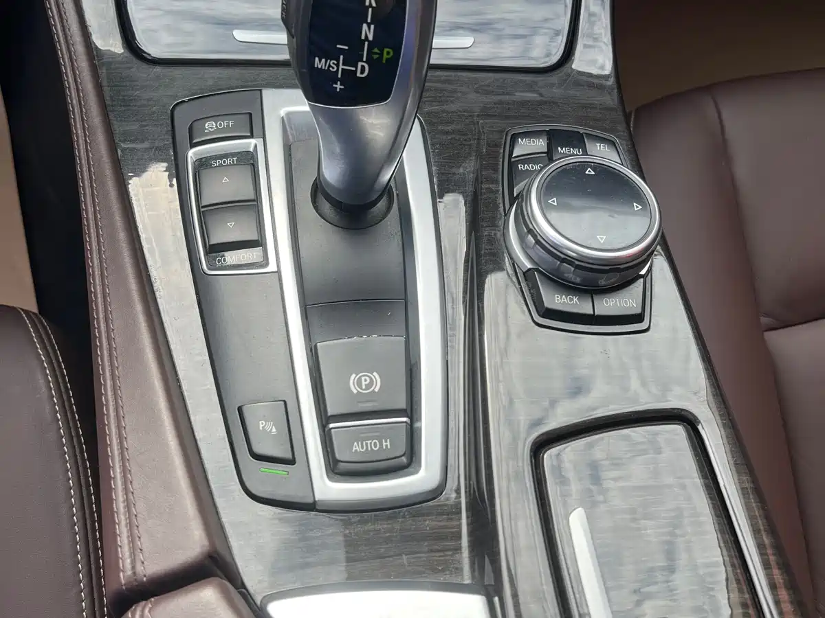 BMW 5 Series 2014 525Li Luxury Design Package фото 8