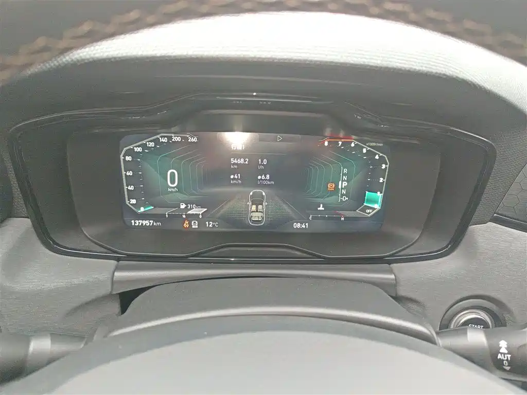 Lynk & Co 02 2021 1.5TD DCT 2WD Power Champion Edition фото 8