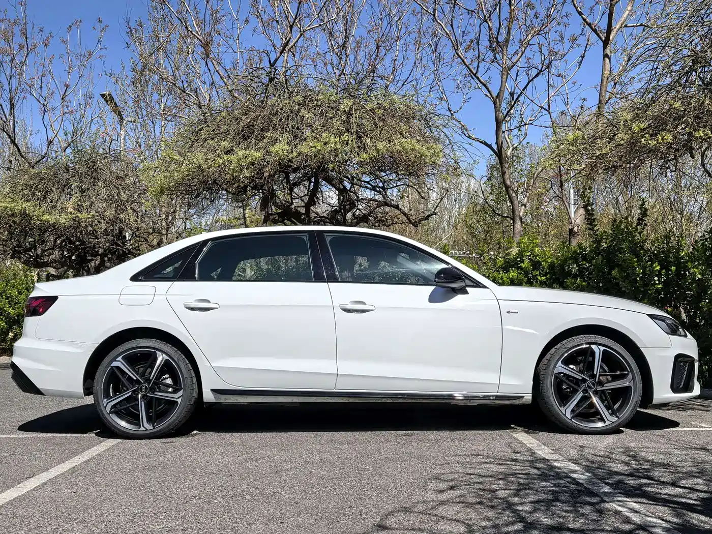 Audi A4L 2025 2 Million Celebration Edition 40 TFSI Luxury Dynamic фото 8