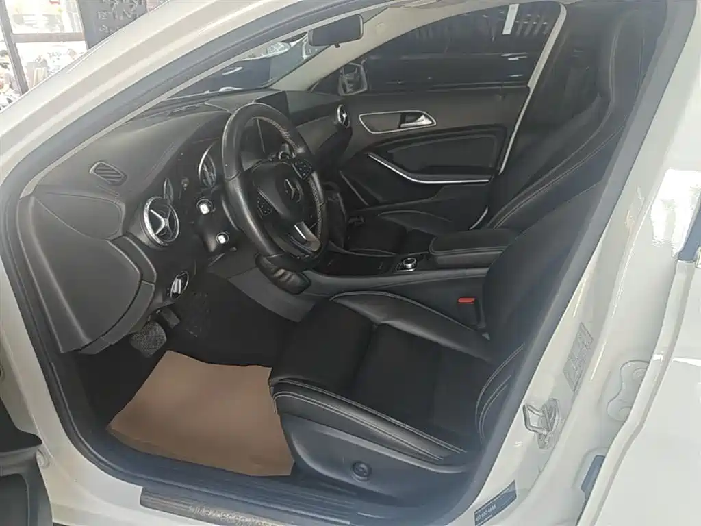 Mercedes-Benz GLA 2016 GLA 220 4MATIC Fashion фото 15