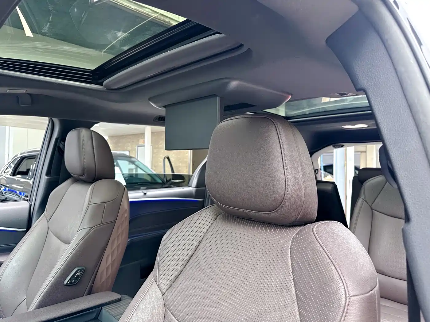 Toyota Granvia 2022 Model Year 2.5L Hybrid Flagship Edition фото 18