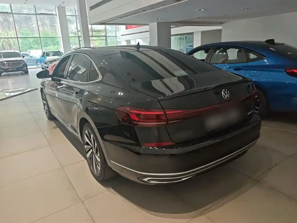 Volkswagen Passat 2025 Outstanding 380TSI Dragon Glory Edition фото 5