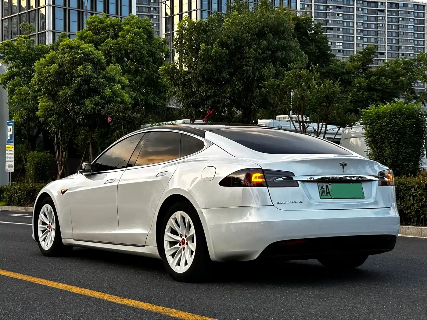 Tesla Model S 2018 2017 Model S 75D Standard Range