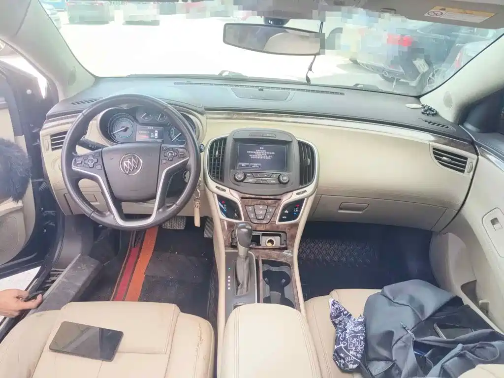 Photo 12 - Buick LaCrosse