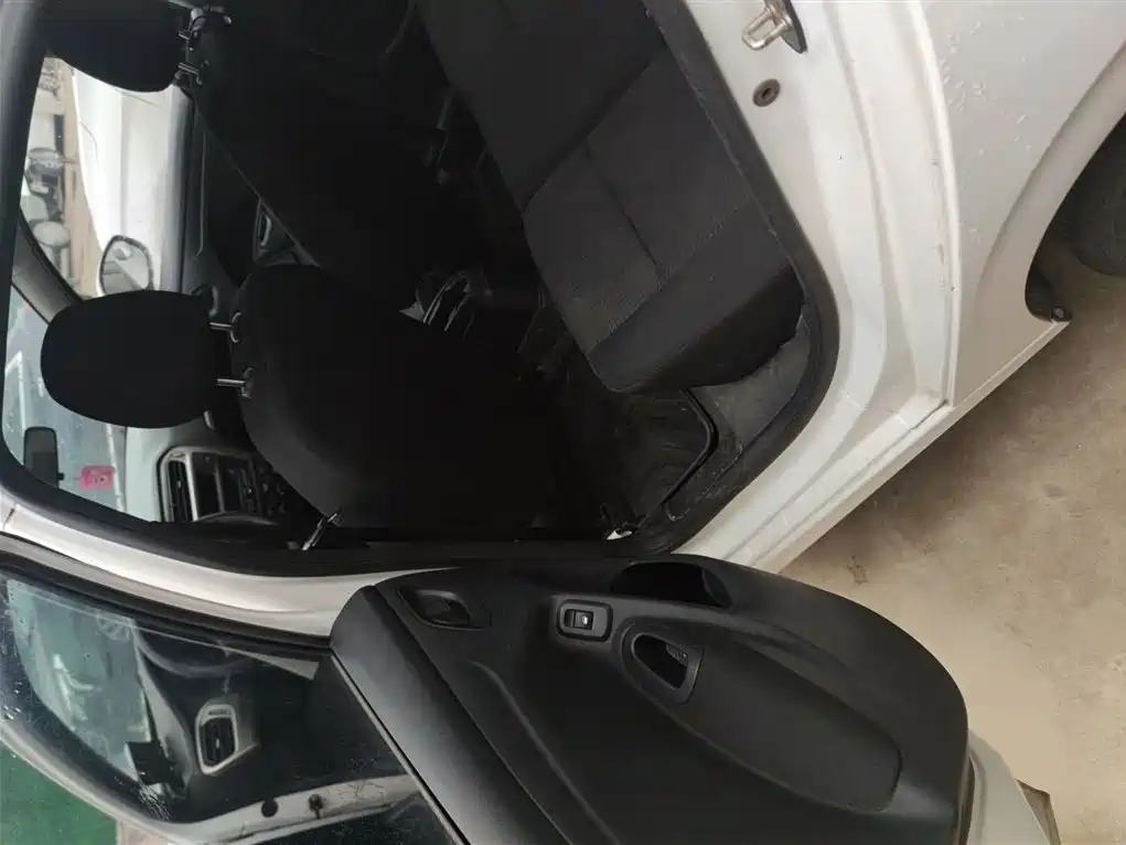 Peugeot 301 2016 1.6L Manual Comfort Edition фото 14