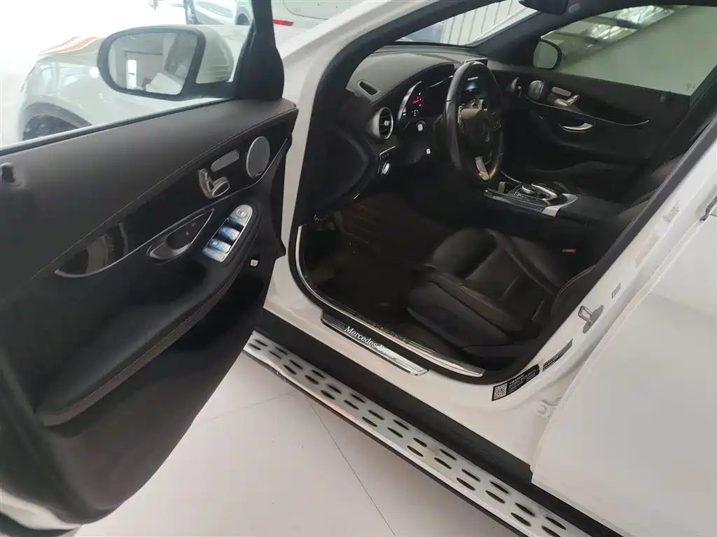 Mercedes-Benz GLC 2018 Facelift GLC 260 4MATIC Luxury фото 16