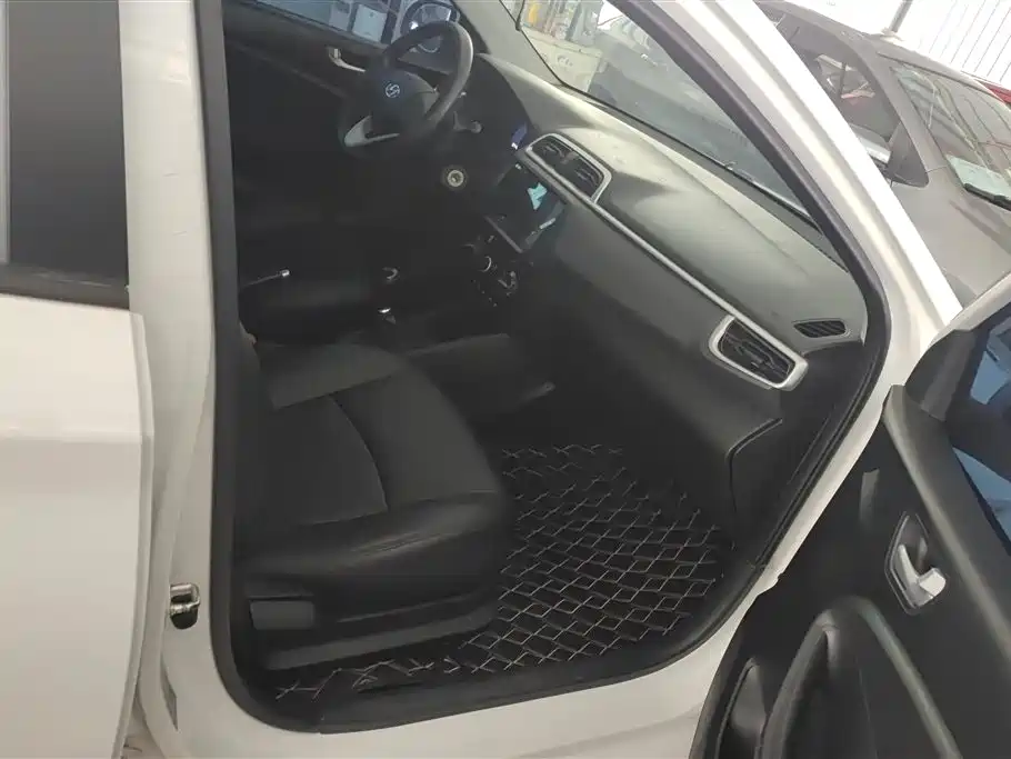 Hyundai Verna 2017 1.4L Manual Renewal Edition China VI фото 8