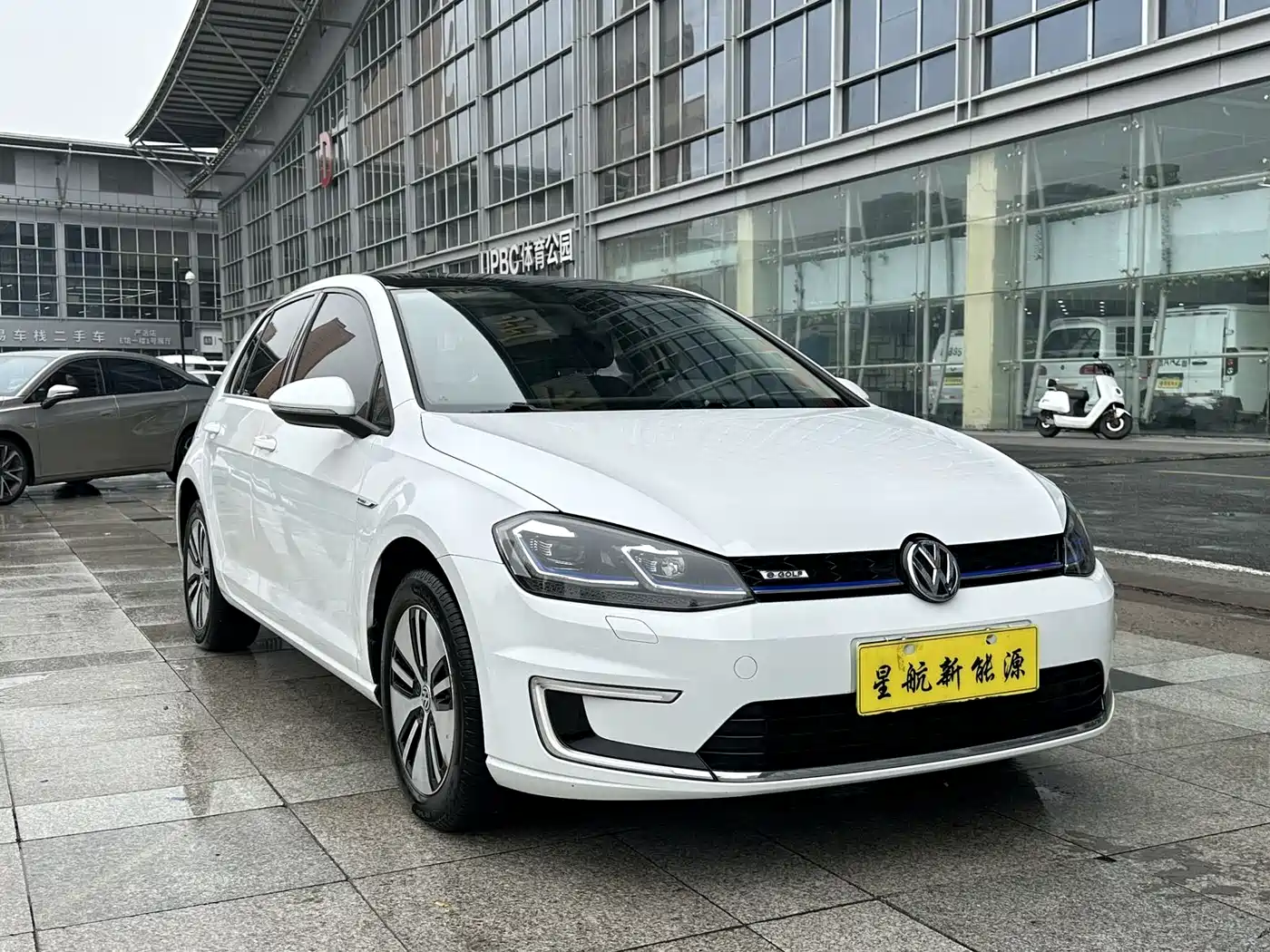 Volkswagen Golf Electric 2020 Chi Pro фото 3